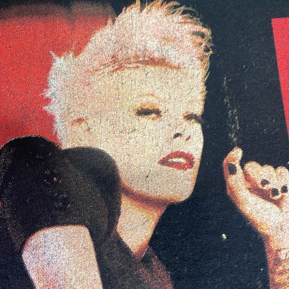 PINK Tee 🎸🔥 - Picture 4 of 9